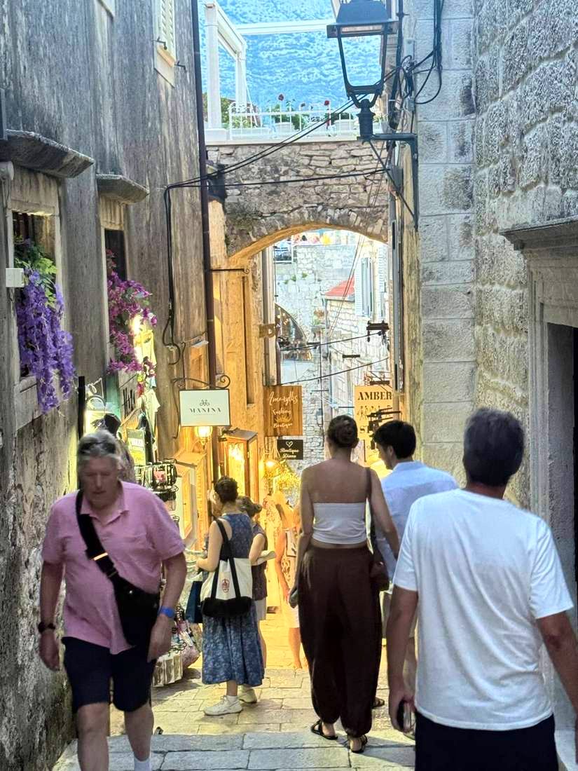 The shopping street filling up after the heat